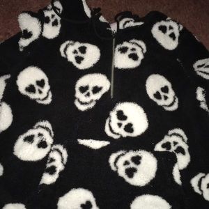 Black skull sweatshirt